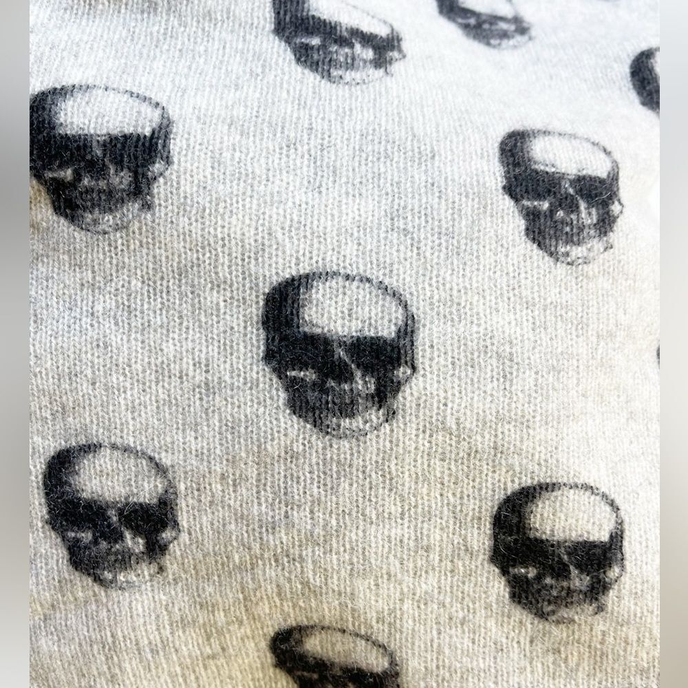 Skull Cashmere women’s gray and black skeleton 100% cashmere infinity scarf - Picture 4 of 7